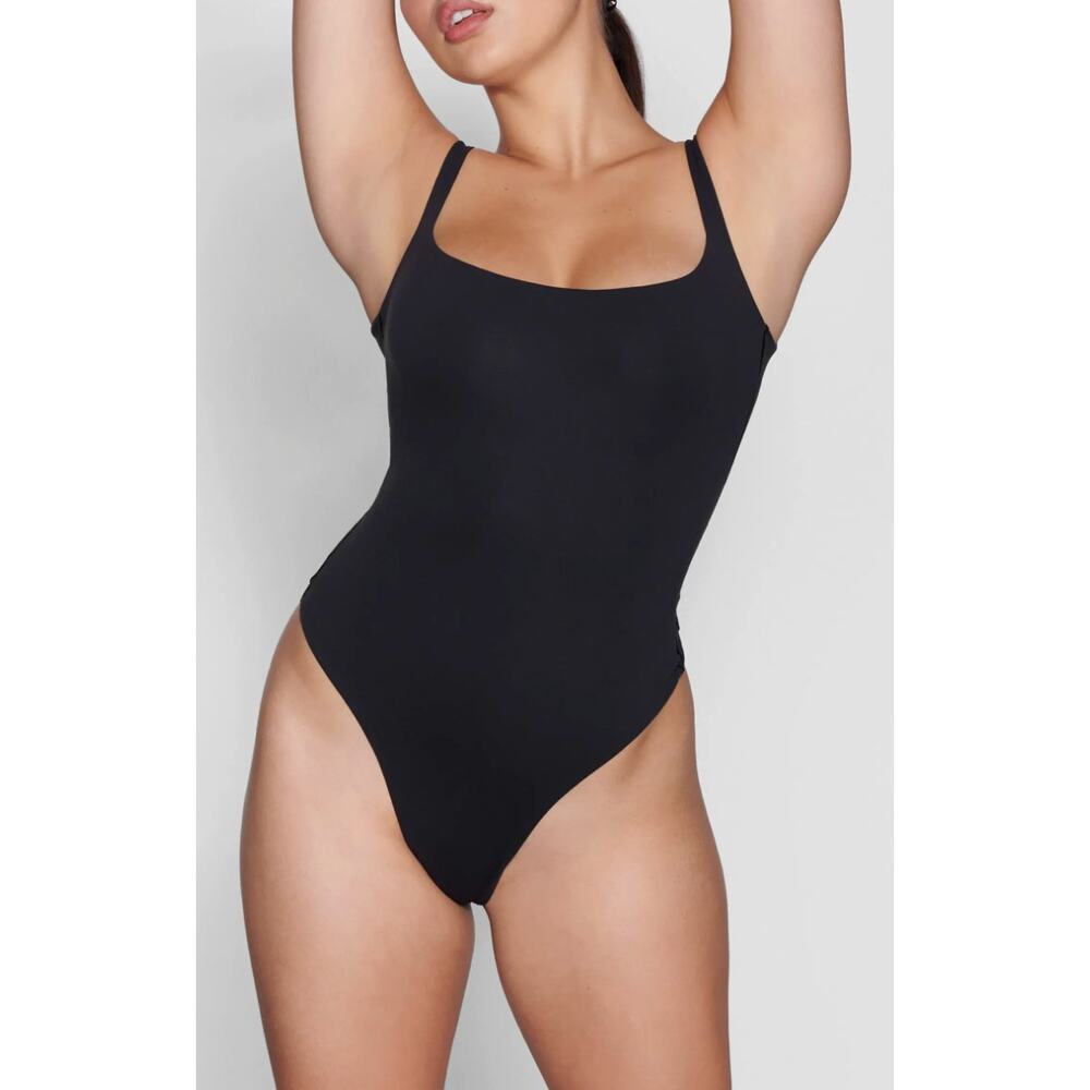 skims squareneck fits everybody bodysuit - size XS